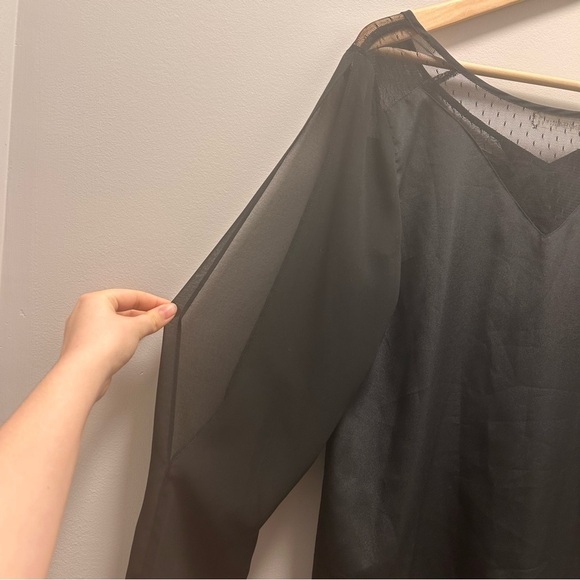 Gental Fawn black v neck blouse with slit sheer arms - Picture 3 of 9